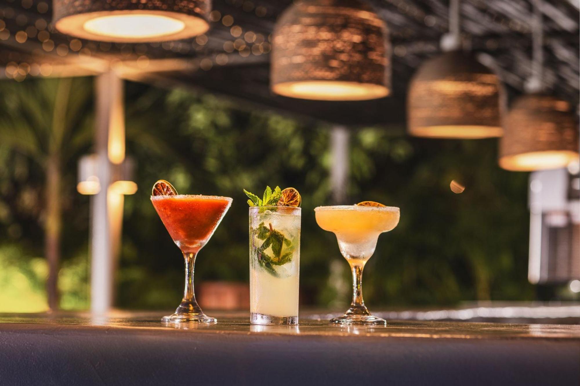 Santa Marta Marriott Resort Playa Dormida Exterior foto Cocktails at the bar