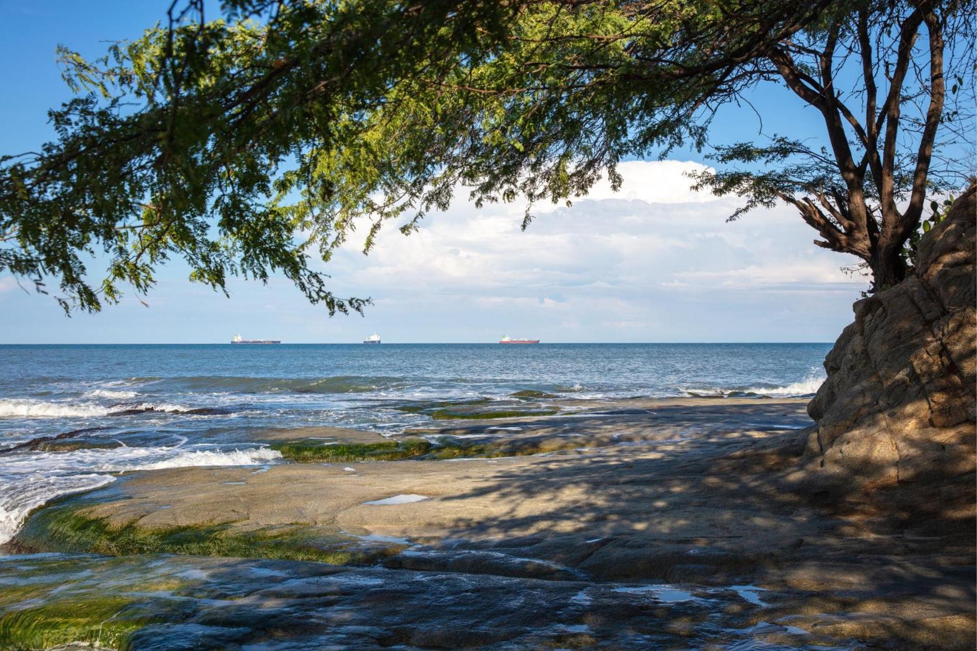 Santa Marta Marriott Resort Playa Dormida Exterior foto View of Lake Michigan from the shore of Indiana Dunes National Park