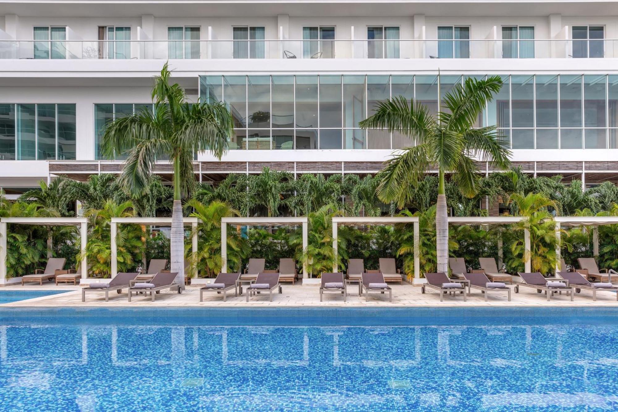 Santa Marta Marriott Resort Playa Dormida Exterior foto The swimming pool at the hotel