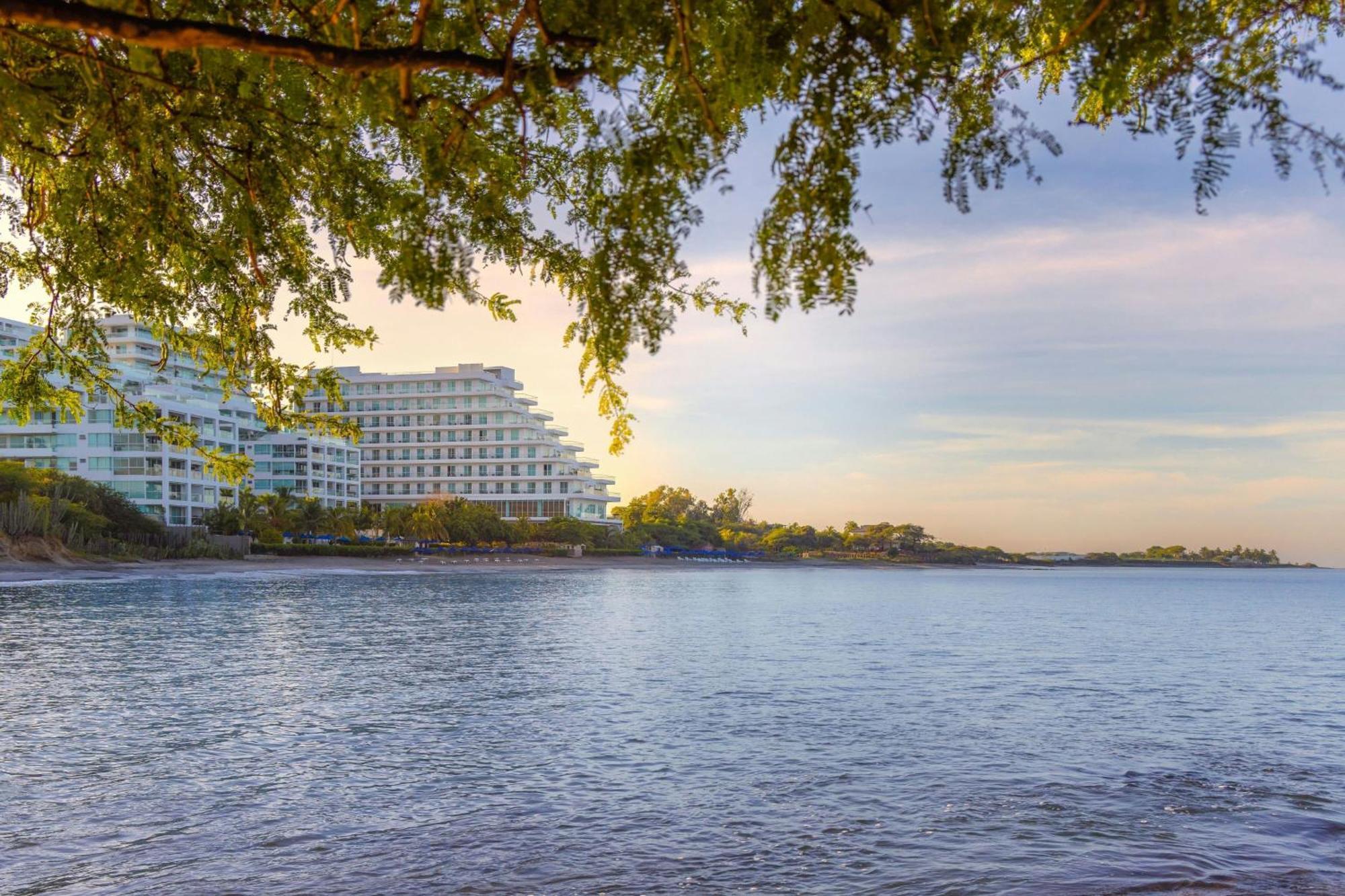 Santa Marta Marriott Resort Playa Dormida Exterior foto The hotel from the lake